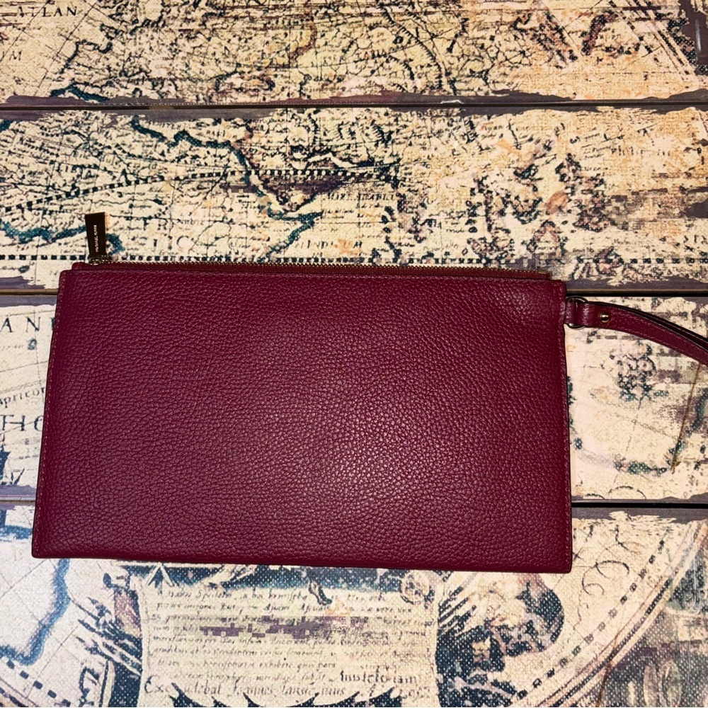 Michael Kors Large Zip Pebble Leather Clutch - Picture 2 of 8